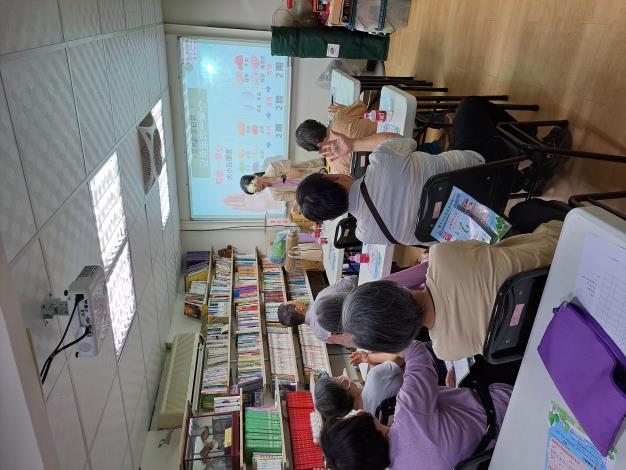 0418_關懷據點-台北市社區營養關懷中心-營養師檢視共餐便當-增肌減脂健康課程 (10)