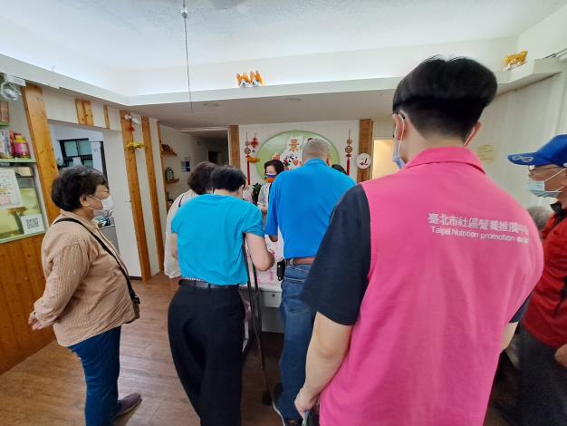 0418_關懷據點-台北市社區營養關懷中心-營養師檢視共餐便當-增肌減脂健康課程 (21)