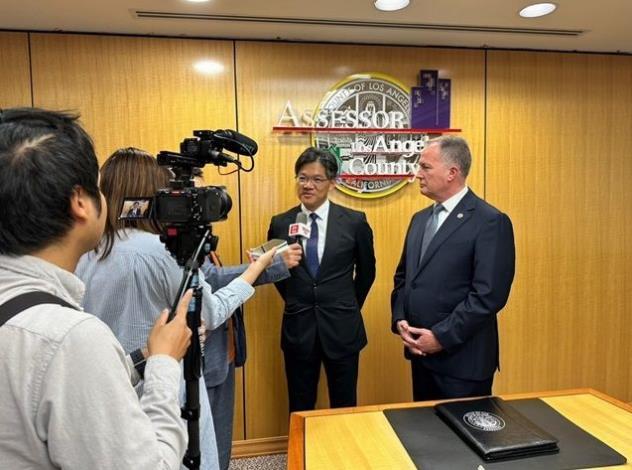 Commissioner You was interviewed by the well-known local Mandarin TV news and the local media, World Journal.