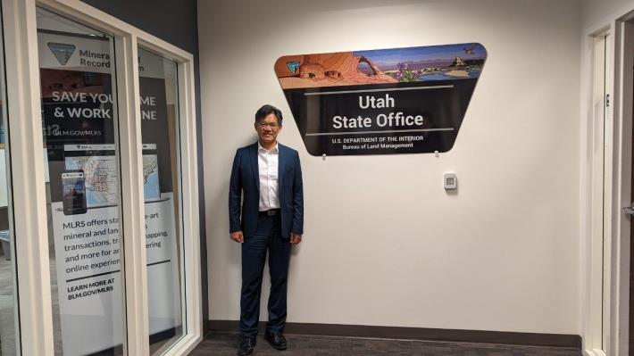 Commissioner You Shih-ming visits the BLM office in Utah.