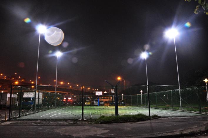 相片2-延平河濱公園籃球場夜間LED照明情形