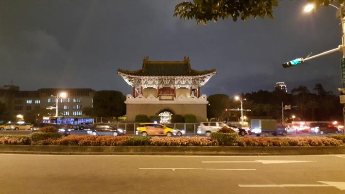 相片1-東門(景福門)現況夜景