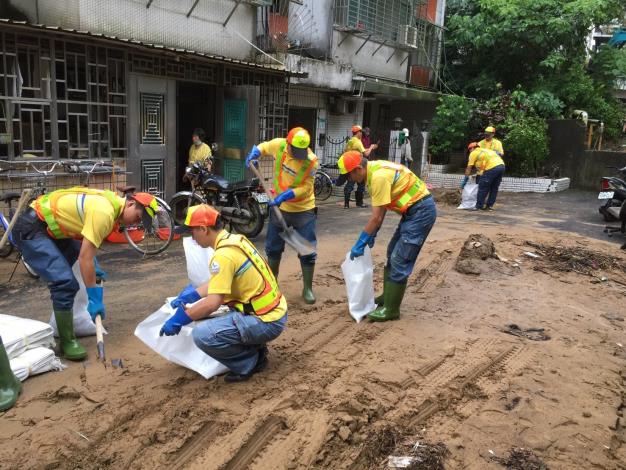 北市清潔隊員加班持續全力復舊 恢復市容2