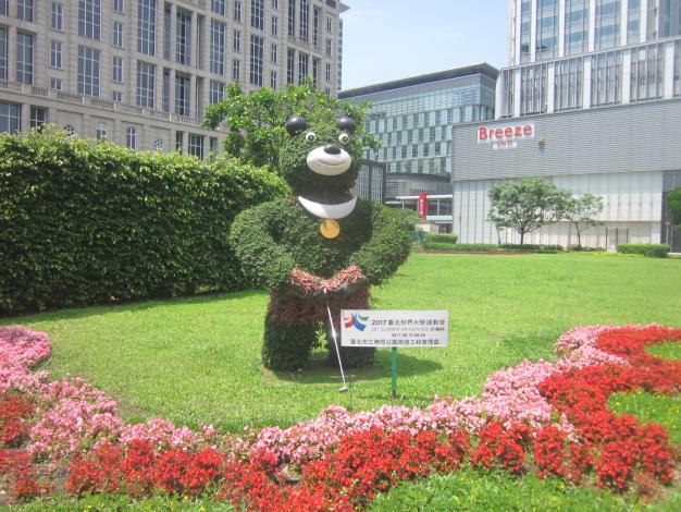 忠信廣場熊讚綠雕