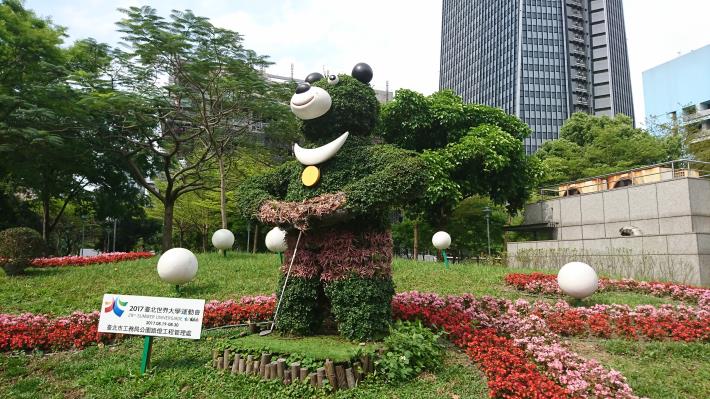 信義廣場熊讚綠雕