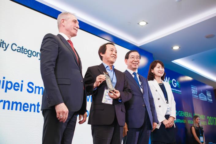圖2：林副市長於俄羅斯Ulyanovsk市接受WeGO全球最佳「合作城市金質獎」殊榮