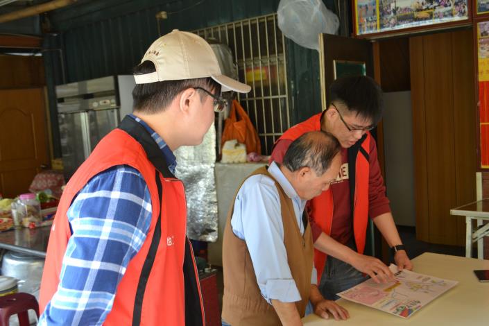 臺北市北投區秀山里保全住戶由市府人員拜訪說明情形