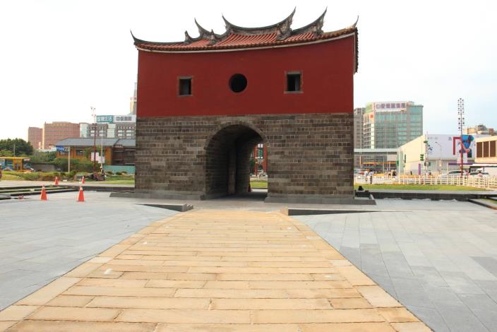 照片1.北門南側進出城門砂岩步道