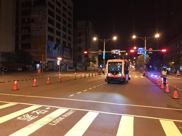 圖1-2:感謝辛苦的義交及警察人員