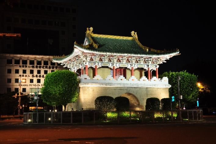 相片2-景福門（東門）夜間燈光