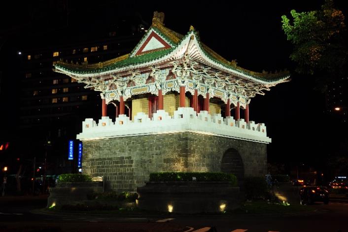 相片3-重熙門（小南門）夜間燈光