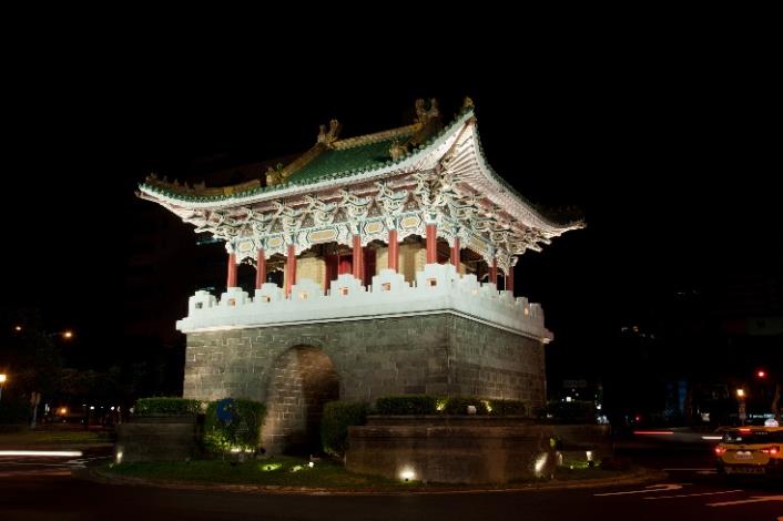 相片4-重熙門（小南門）夜間燈光