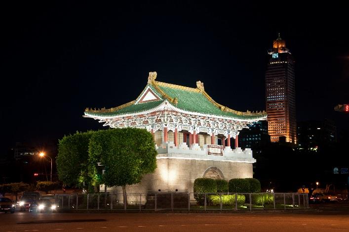 相片1-景福門（東門）夜間燈光