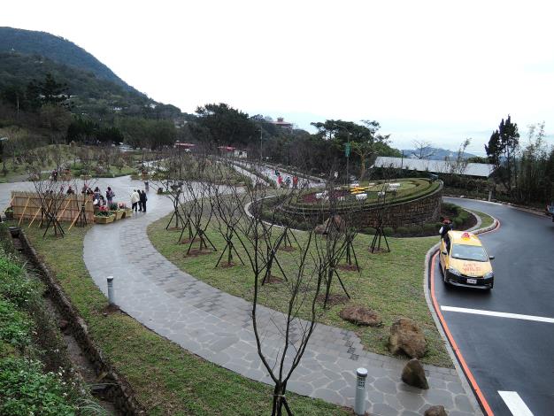 照片4 陽明公園-花鐘廣場改造及車行動線調整至花鐘後方