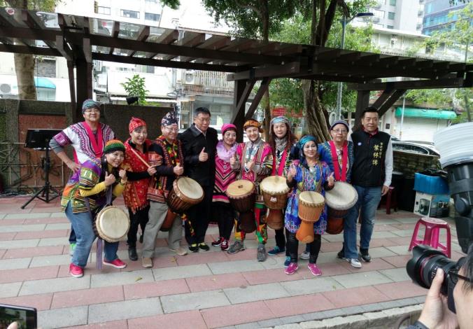 圖2、由里民組成的非洲鼓團當日也有精彩的演出
