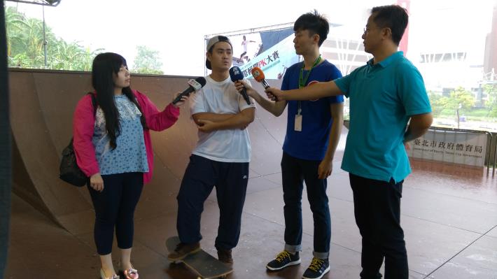 01我國滑板一哥陳啟紋接受採訪