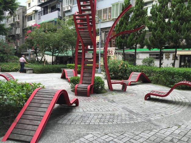圖2、朱槿花主題鄰里公園－富錦六號公園