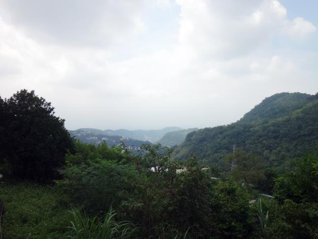 照片6 步道沿線可遠眺山景。