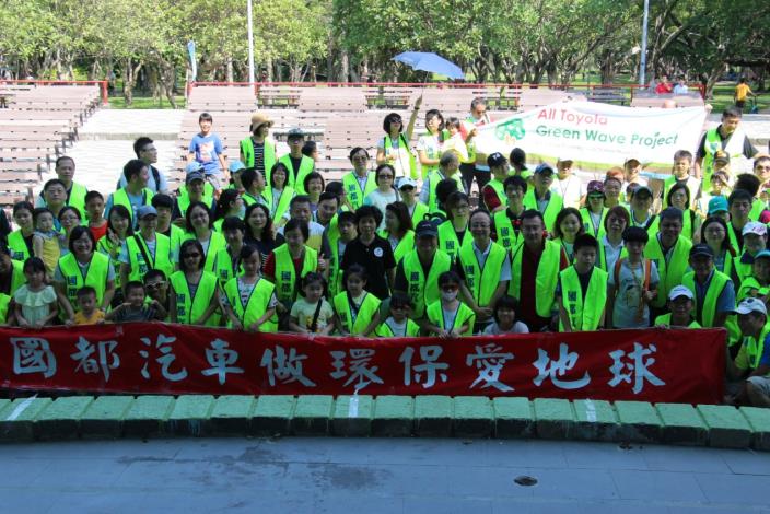 圖1許多國都汽車員工及家屬踴躍參與志工活動