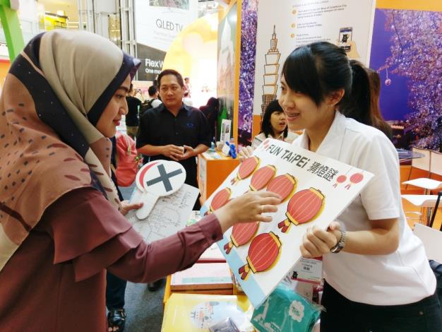 印尼民眾熱情參與臺北展攤活動，猜燈謎遊戲嗨翻展場！