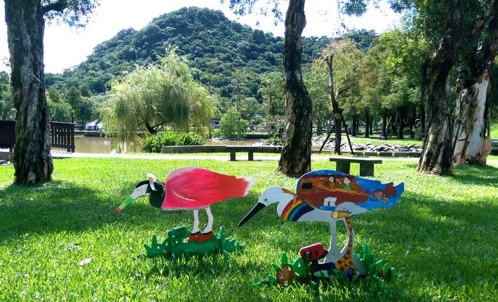 圖1大湖公園湖岸邊彩繪鷺鷥藝術(1)