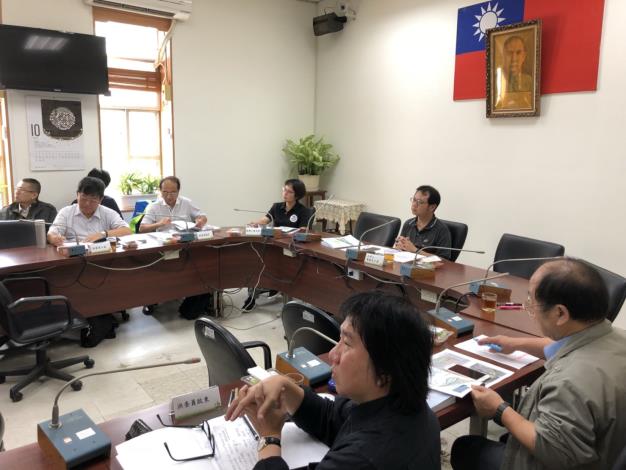 圖3 各委員及市府團隊對於社子島公園綠地系統景觀總體規劃交換意見