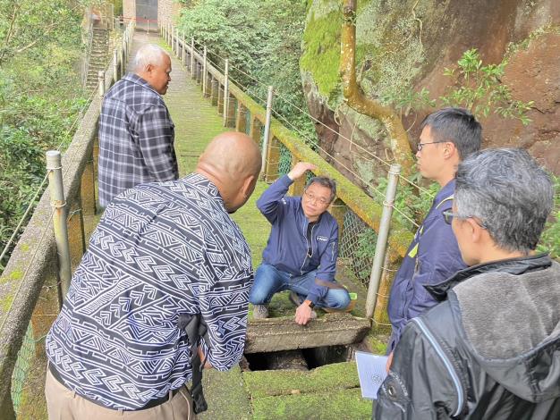 Staff from the Taipei Water Department explains the function of the water mains bridge