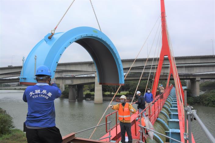 Reinforcement jackets installed in Jiantan Bridge.JPG