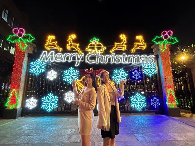 Gongguan Christmas Season Unique Shaped Christmas Light Installation 2.JPG