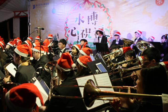 NTNU Wind Band Performing Christmas Carols