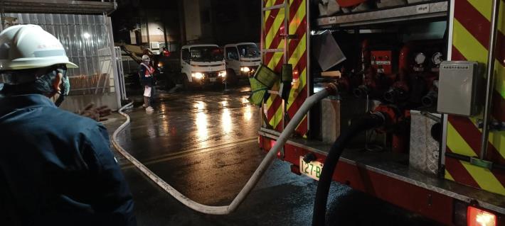 Taipei Water Department opens on-site fire hydrant to assist in water filling operations 2