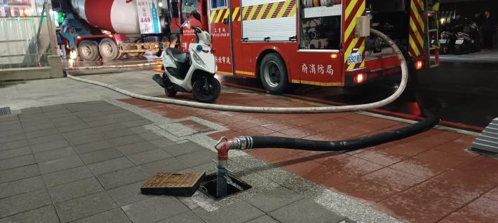 Taipei Water Department opens on-site fire hydrant to assist in water filling operations 1