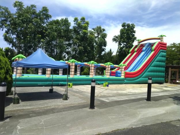 In addition to the Water Country Park, challenge yourself with exciting water slides from June 29 to July 14 2