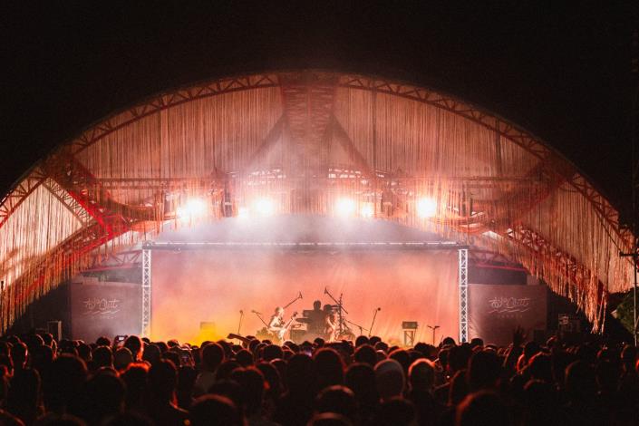 Caption: The ChillOut Festival summer preludes on July 28 featuring the world’s most mysterious trio, Glass Beams, in their first-ever performance in Taiwan at the outdoor stage of Taipei Water Park, igniting the crowd with their forest-inspired setting 1