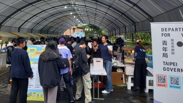 The Department for Youth and Comma Market joined forces to celebrate and empower youth creativity through art, music, and local brands