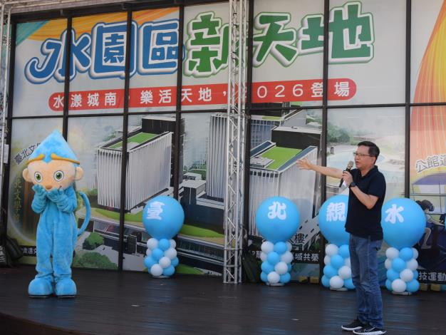 Taipei Water Department Commissioner Fan Huan-ying delivers opening remarks