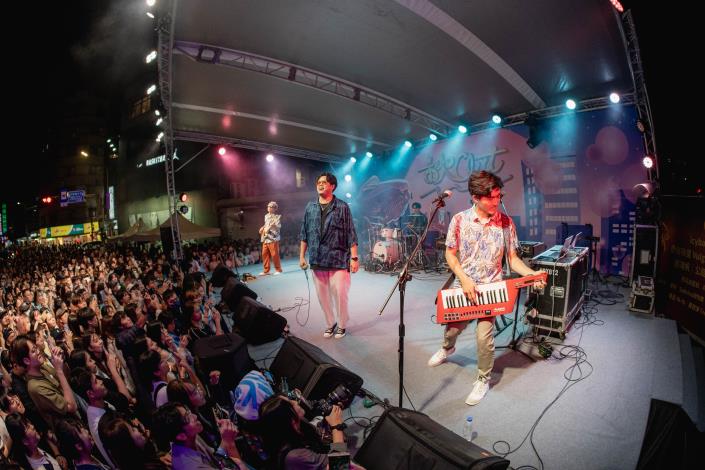 The “Autumn Stage” at ChillOut Festival, located in the Gongguan Shopping District, drew tens of thousands of visitors last year and boosted local business