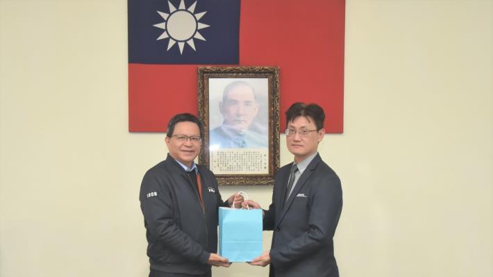 Taipei Water Department Commissioner Fan Huan-ying with Chief Prosecutor Kuo Ching-chang of the Taiwan Taipei District Prosecutors Office