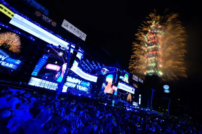 2021 New Year's Eve Party Fireworks 44