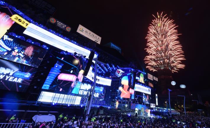 2021 New Year's Eve Party Fireworks 03