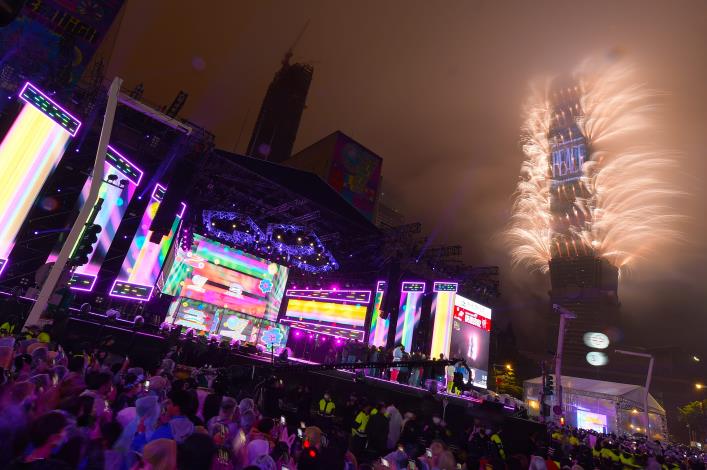 2023 New Year's Eve Fireworks (13).JPG