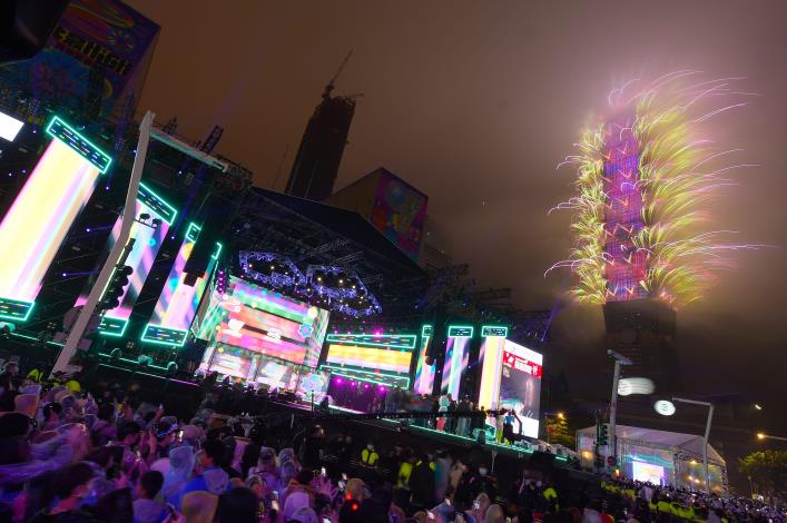2023 New Year's Eve Fireworks (11).JPG