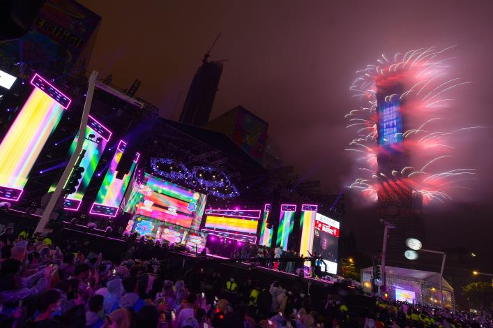 2023 New Year's Eve Fireworks (10).JPG
