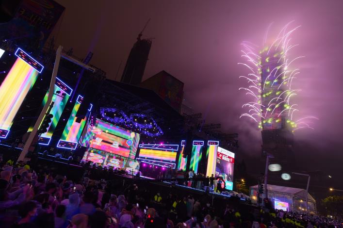 2023 New Year's Eve Fireworks (12).JPG