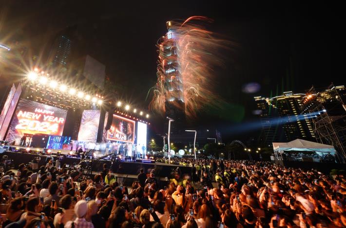 2024 Taipei Highest New Year City Fireworks 11