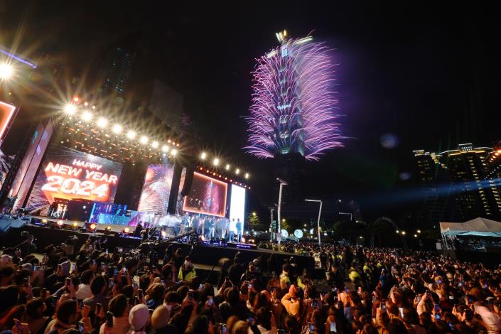 2024 Taipei Highest New Year City Fireworks 09