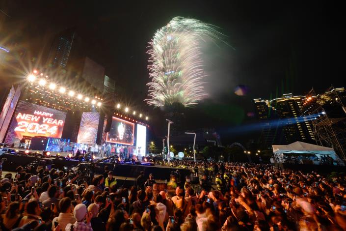 2024 Taipei Highest New Year City Fireworks 15