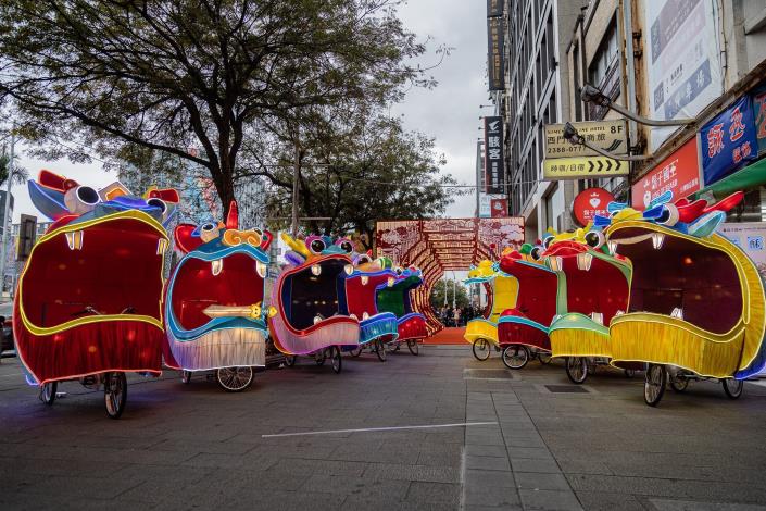 Parade light group "Nine Little Dragons"