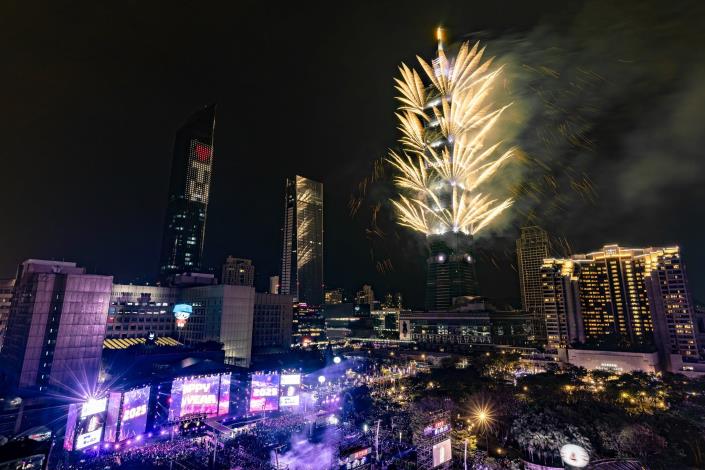 2025 Taipei’s HIGH New Year City 101 Fireworks_12