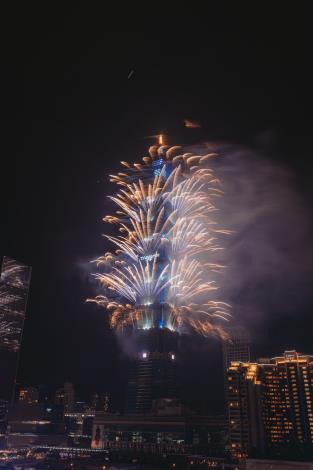 2025 Taipei’s HIGH New Year City 101 Fireworks_17